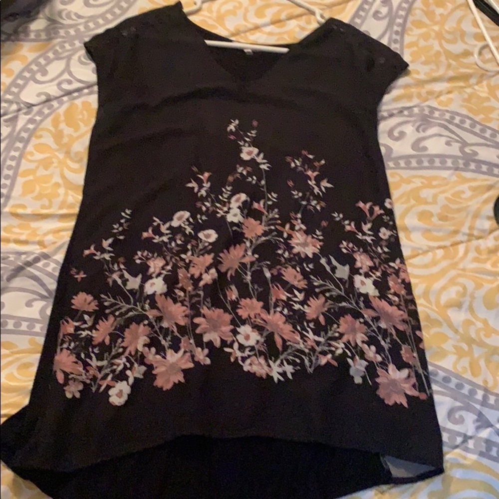 Floral and black tank with peep hole back